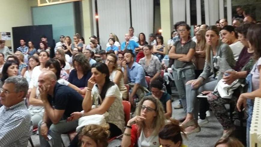 Il nutrito gruppo di persone presenti all'assemblea del gruppo per la libera scelta