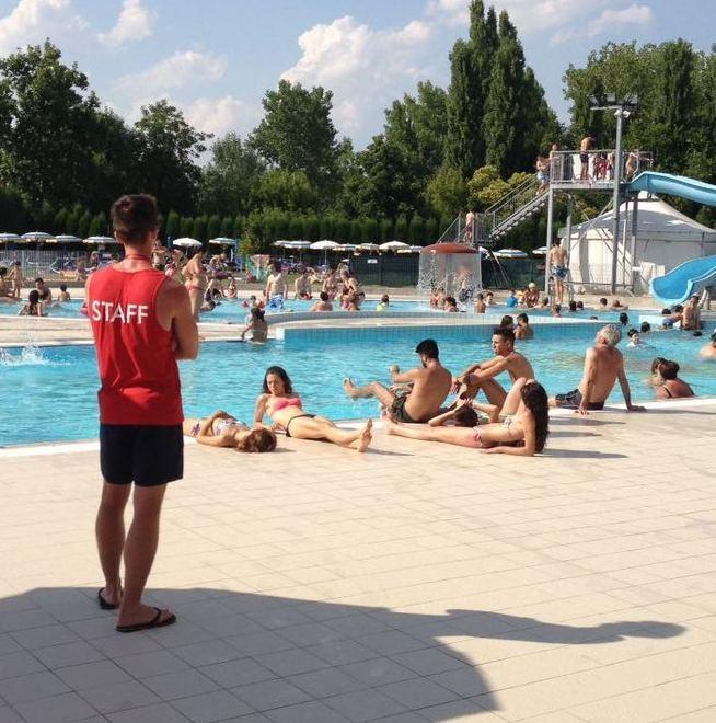 Formigine, bambina sviene in acqua I bagnini le salvano la vita  