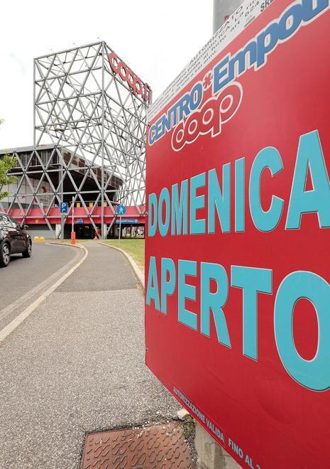 Al centro Coop 300 in rivolta  contro le aperture 