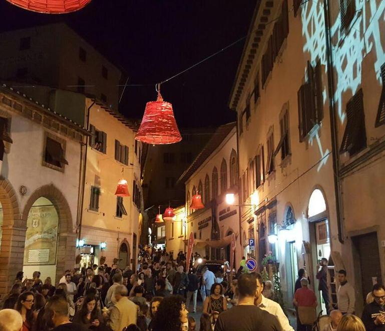 Attrazioni nelle piazze per una Notte... nera 