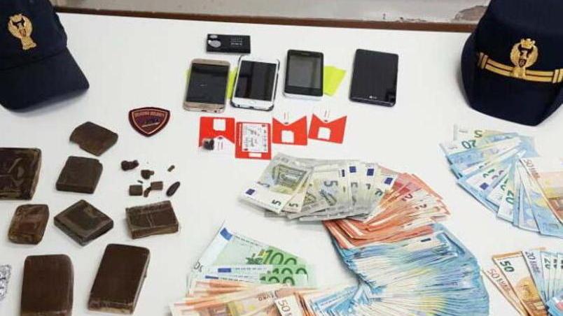 Si lamenta in tv dello spaccio ma viene arrestato per droga