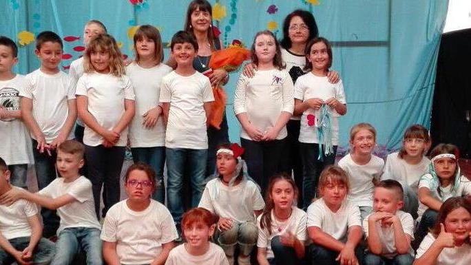 I bambini della terza C salutano e ringraziano le maestre