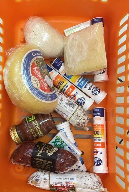 Ruba 70 euro tra salami e vitamine 