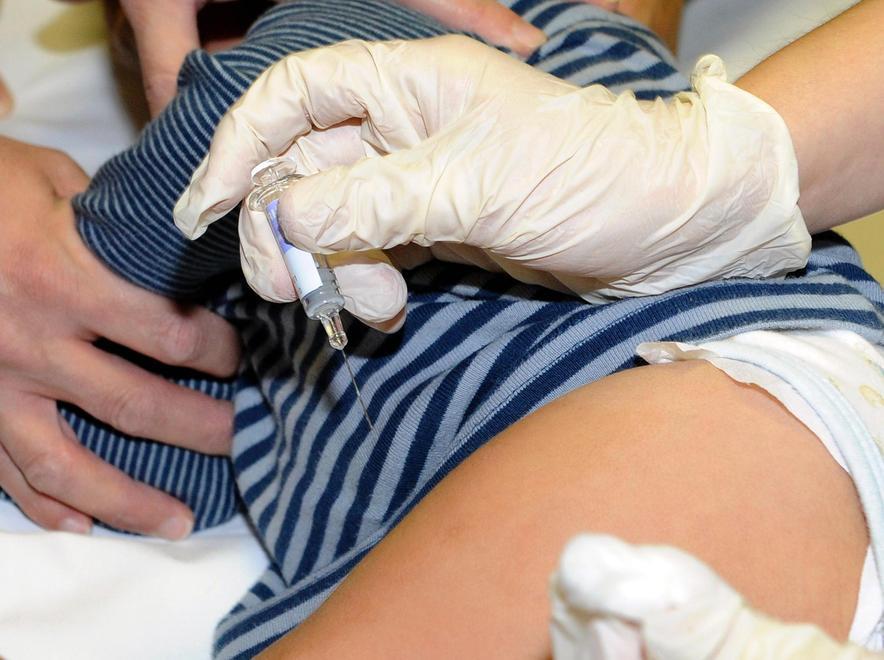 Spuntano 4 medici no–vax Zamorani (Radicali) li sfida