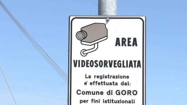 Al vaglio i filmati delle telecamere