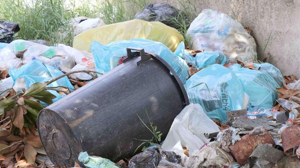 Spazi sepolti dall’immondizia