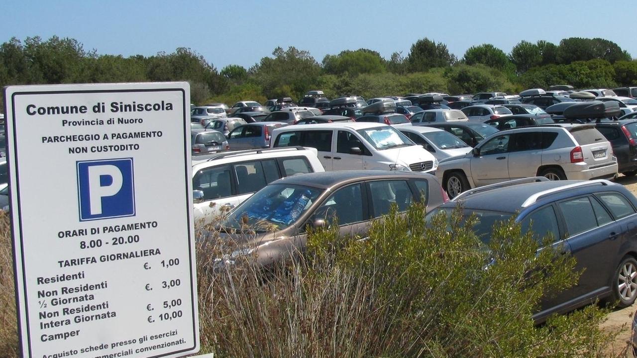 Parcheggi a pagamento, attacco sul bando