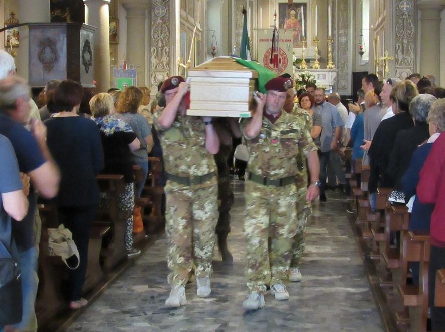 Sestola, in 400 per l’addio a Flori: il picchetto gli rende onore  