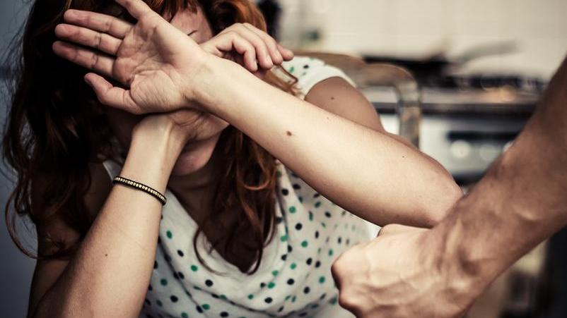 San Felice, botte, agguati e minacce: l’inferno di una 18enne