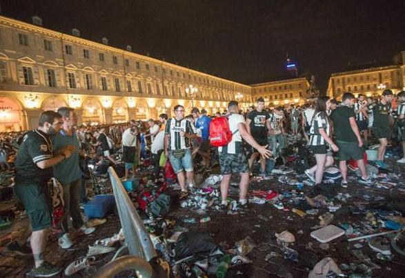 «Siamo sopravvissuti ma nessuno di noi crede al petardo» 
