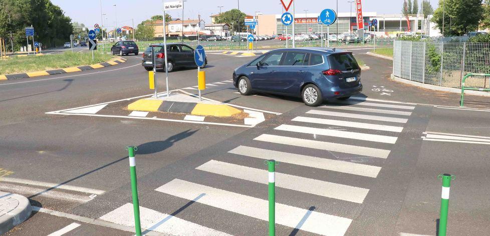 Ciclista investita sulle strisce ricoverata in gravi condizioni