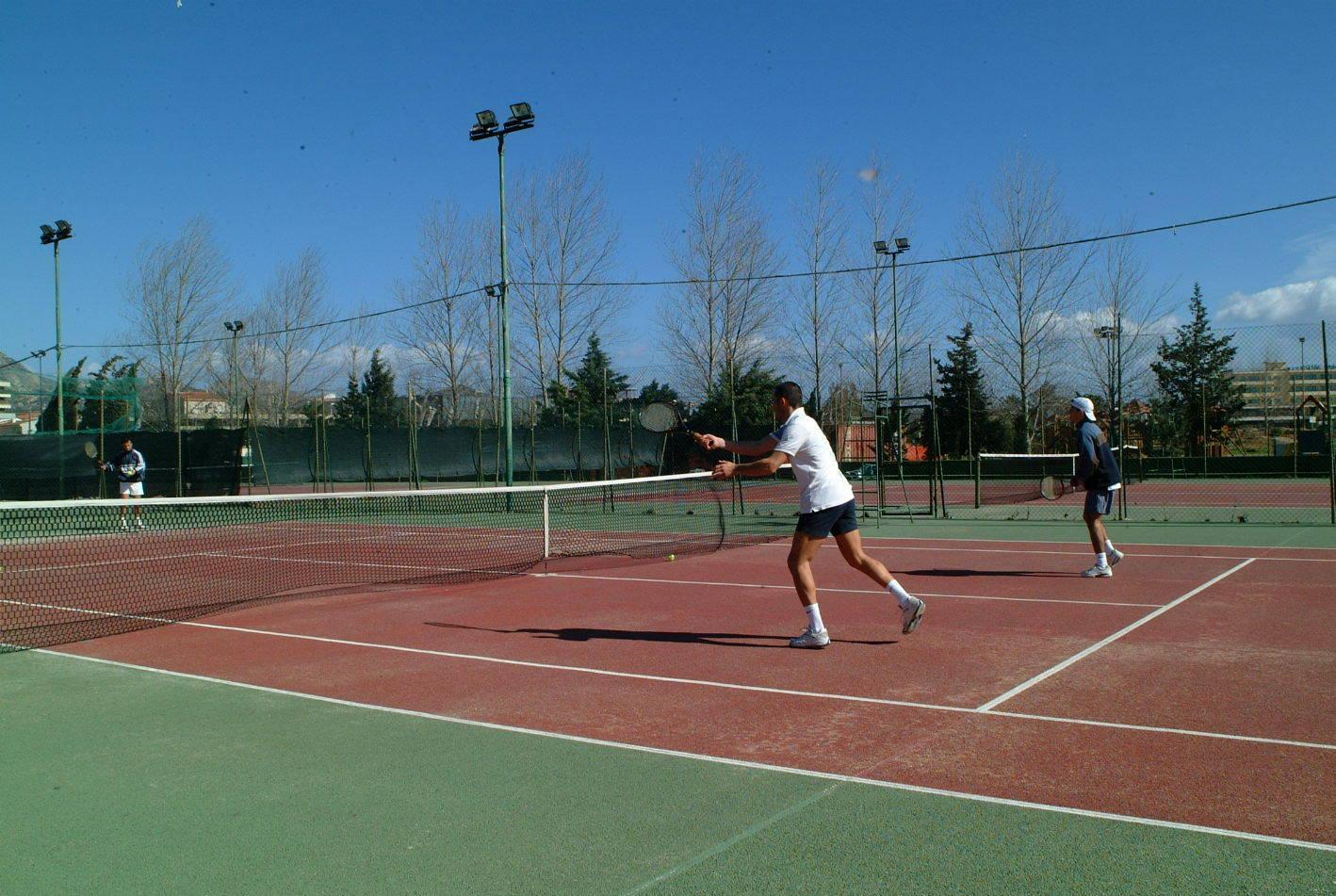 Estate per i ragazzi con tennis e piscina