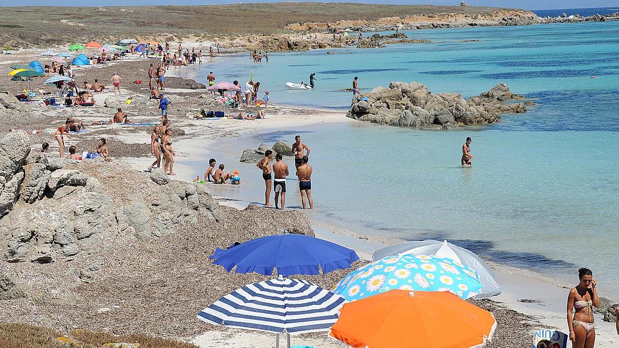 Cabras, aree marine insidiate dalla plastica