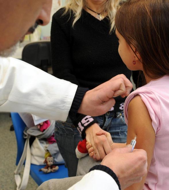 Vaccini, niente sanzioni per l’appello free-vax 