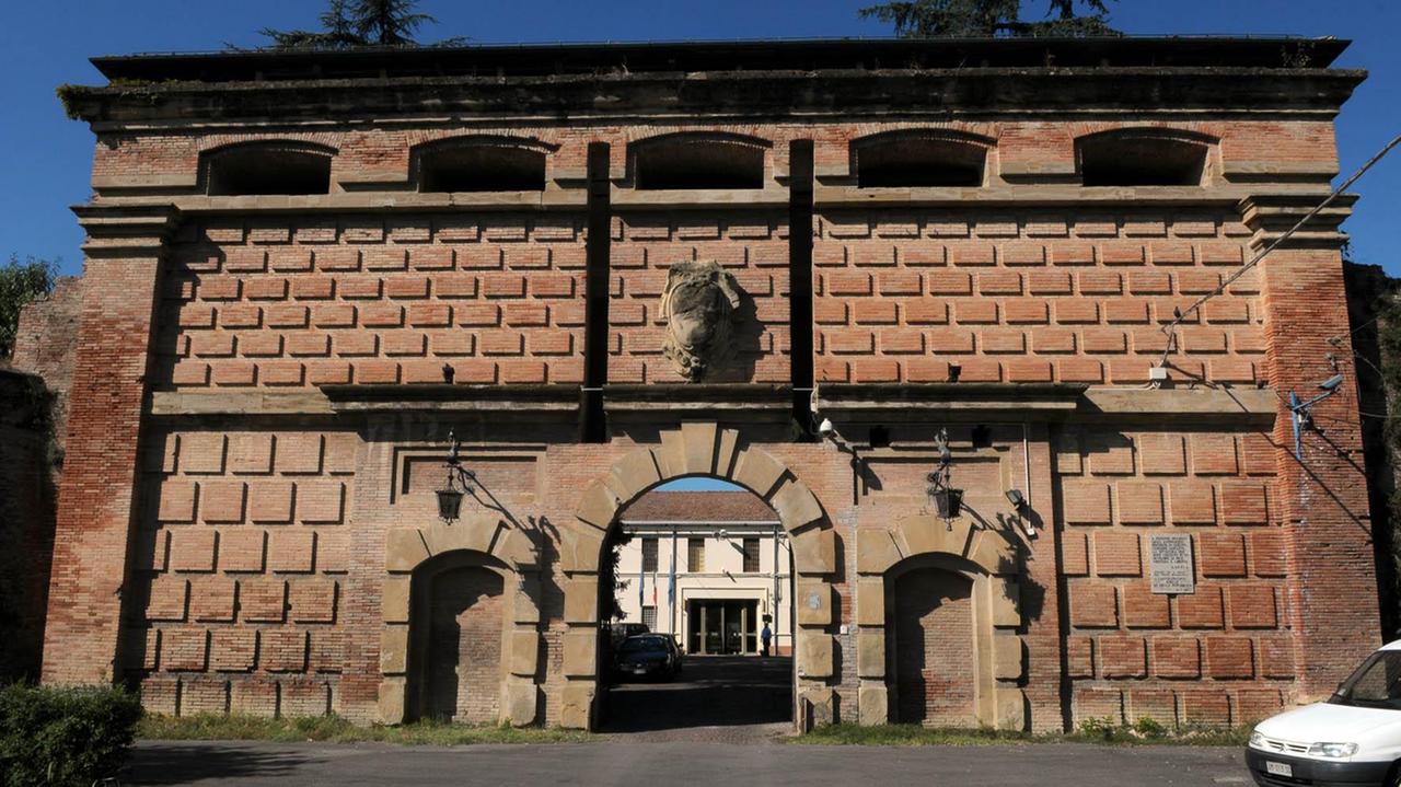 Rapinatore evade da Castelfranco, viene riconosciuto dai tatuaggi