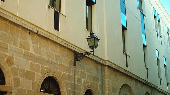 Sant'Antioco, pensionata libera un topo negli uffici del Comune: denunciata 