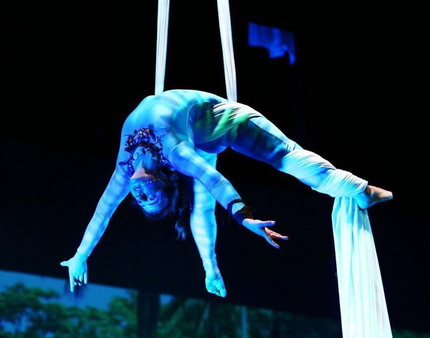 Modena, “Omaticaya”, la danza aerea di Equilibra 