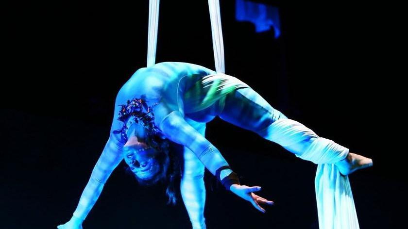 Modena, “Omaticaya”, la danza aerea di Equilibra