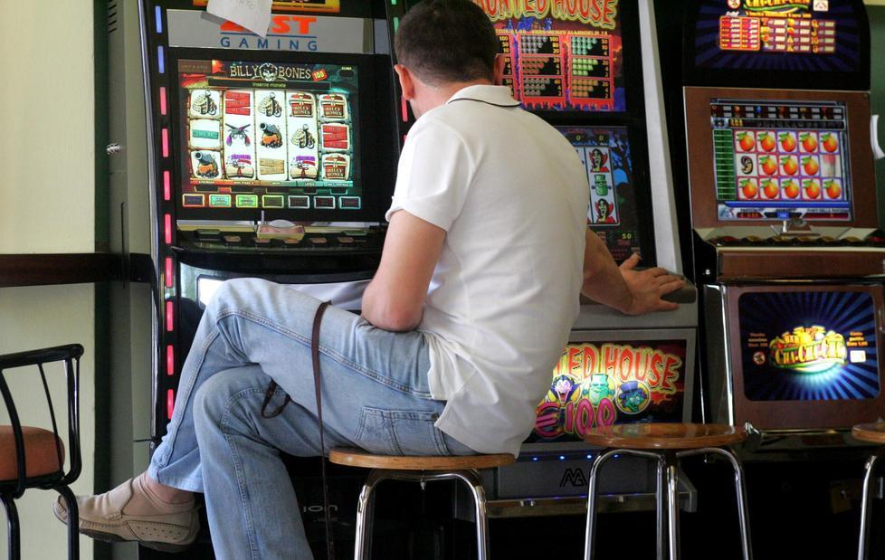 Modena, stop gioco d’azzardo vicino alle scuole: tredici sale al vaglio  