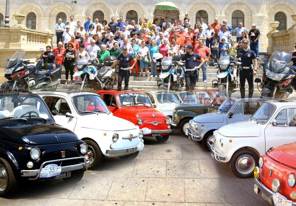 Meeting delle vecchie affascinanti Fiat 500