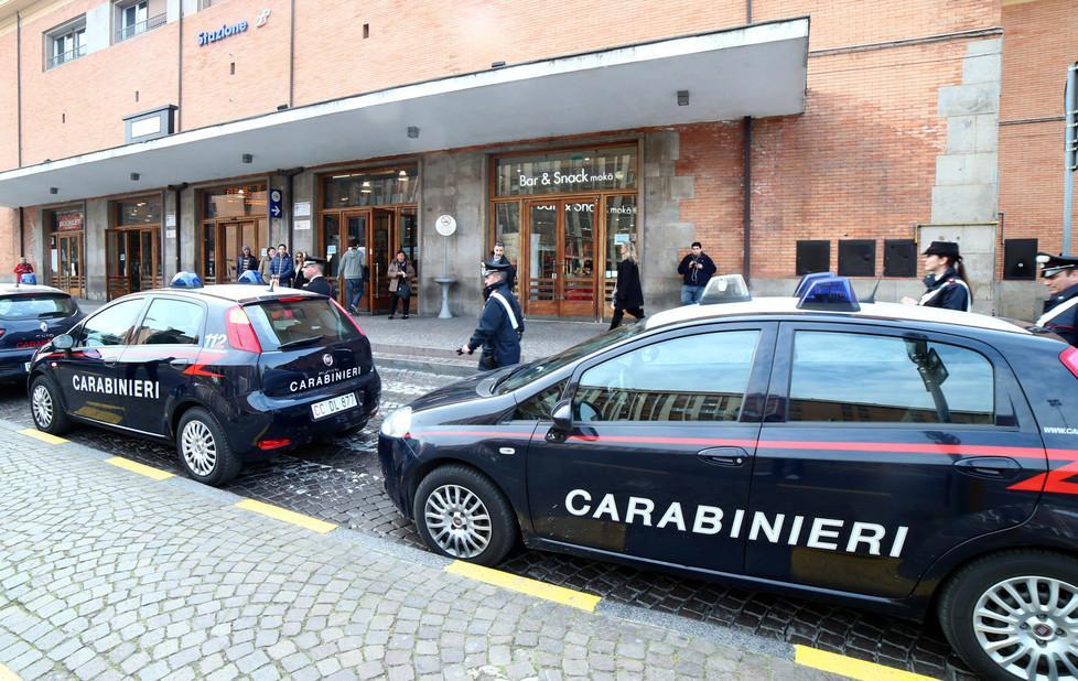 Si apparta con la prostituta rapinato in zona stazione 