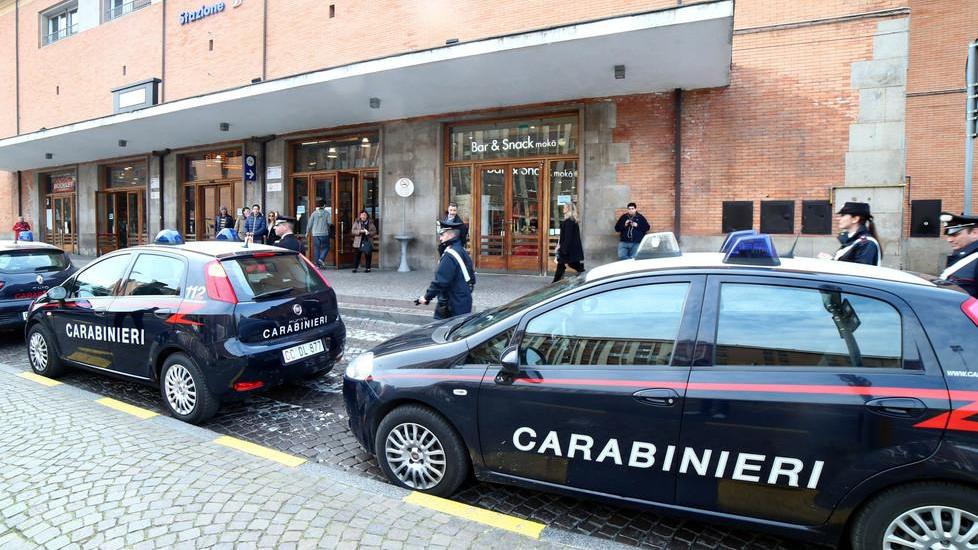 Si apparta con la prostituta rapinato in zona stazione