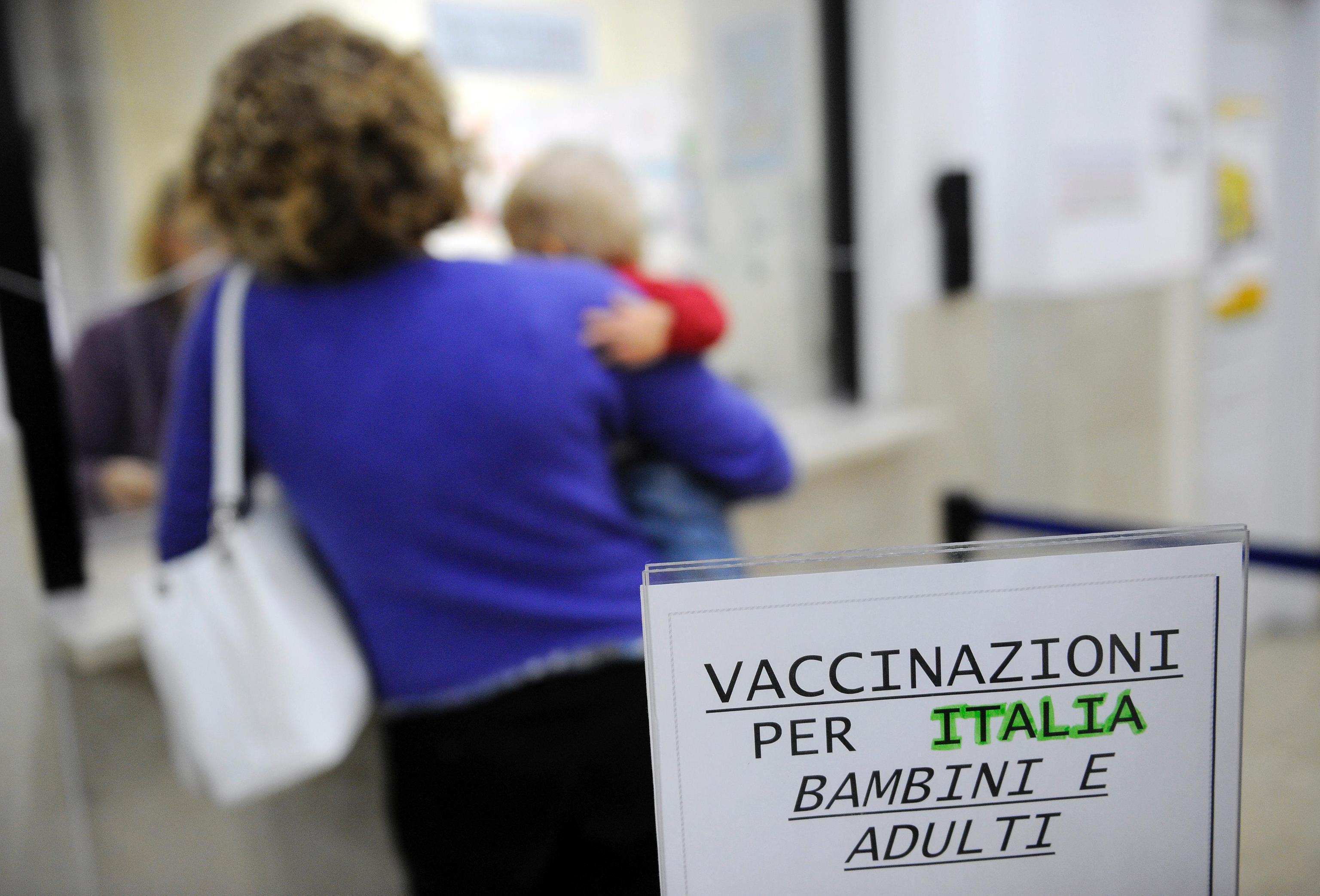 Vaccinazioni obbligatorie, è scontro