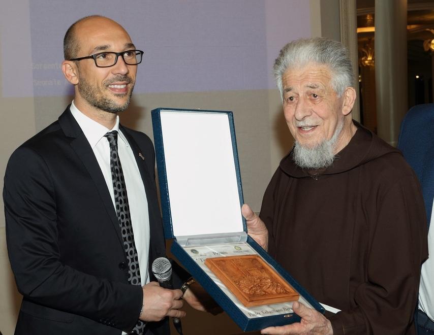 Rotary e Lions premiano padre Sebastiano