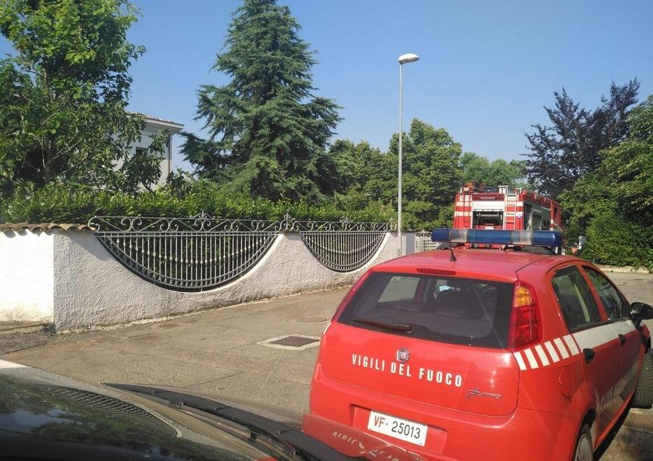 Incendio distrugge scantinato di una villa a Montale