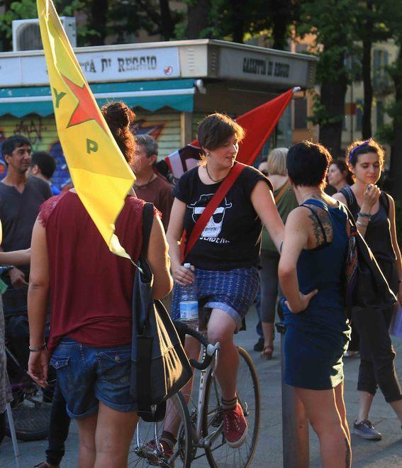 Presidio antifascista in via Farini: «No a razzismo e intolleranza»