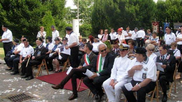 I marinai festeggiano la loro patrona a Longastrino