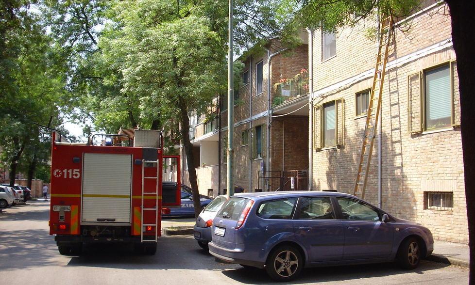 Cade in casa, anziana soccorsa
