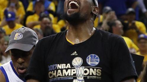 Show Durant, Golden State campioni