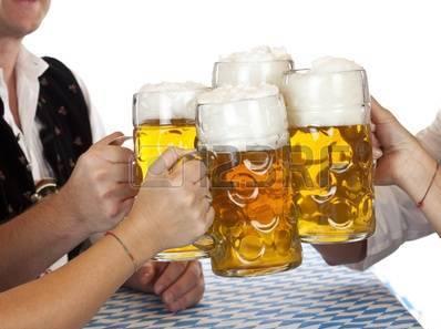 Festa della birra senza bicchieri di vetro 