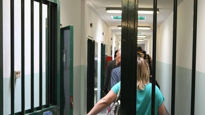 Detenuto di 47 anni si suicida nel carcere di Reggio Emilia