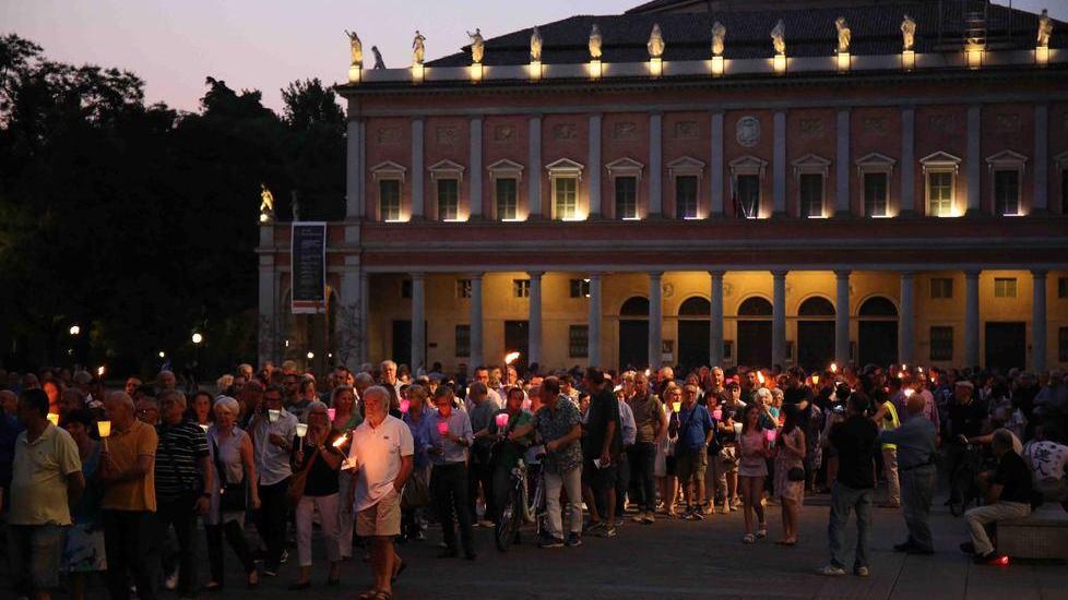 Vecchi sulla fiaccolata «Adesso basta falsità»