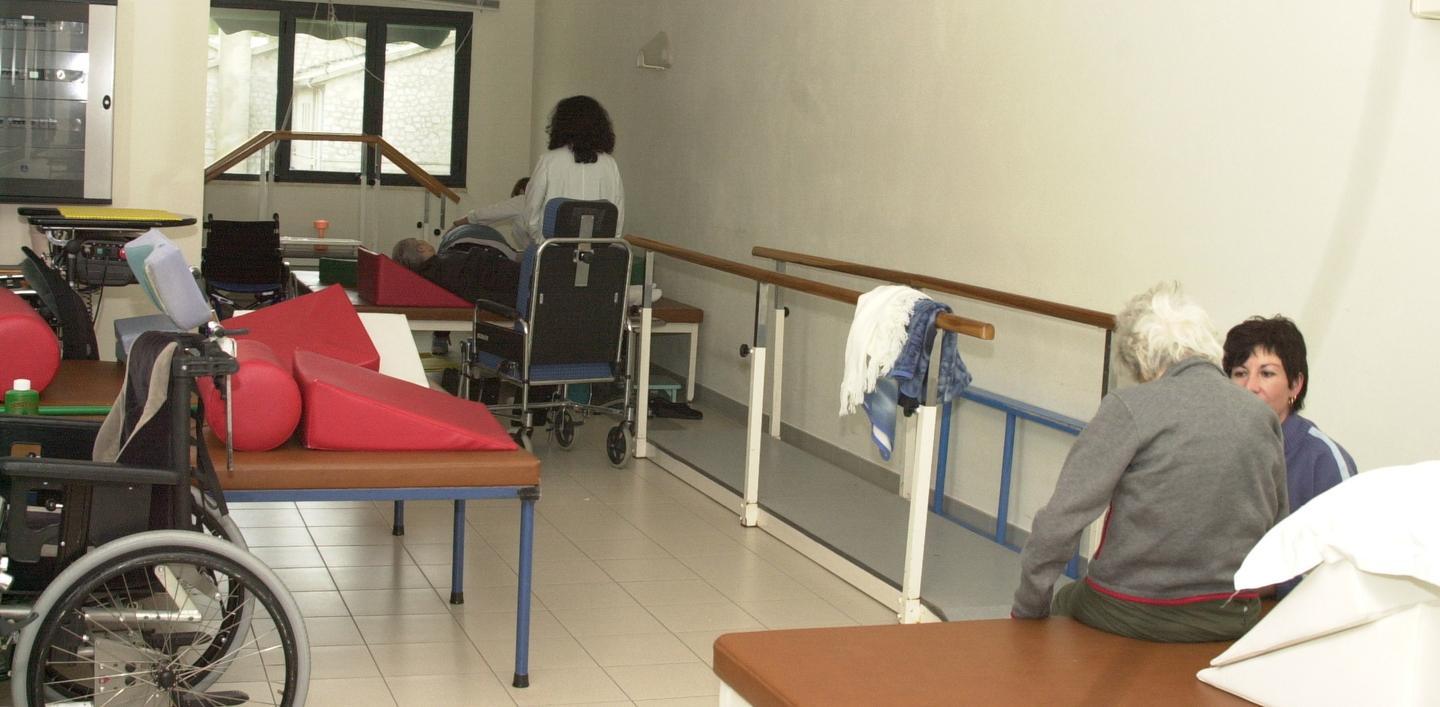 Bosa, manca il fisiatra Costretta a restare immobile a casa 