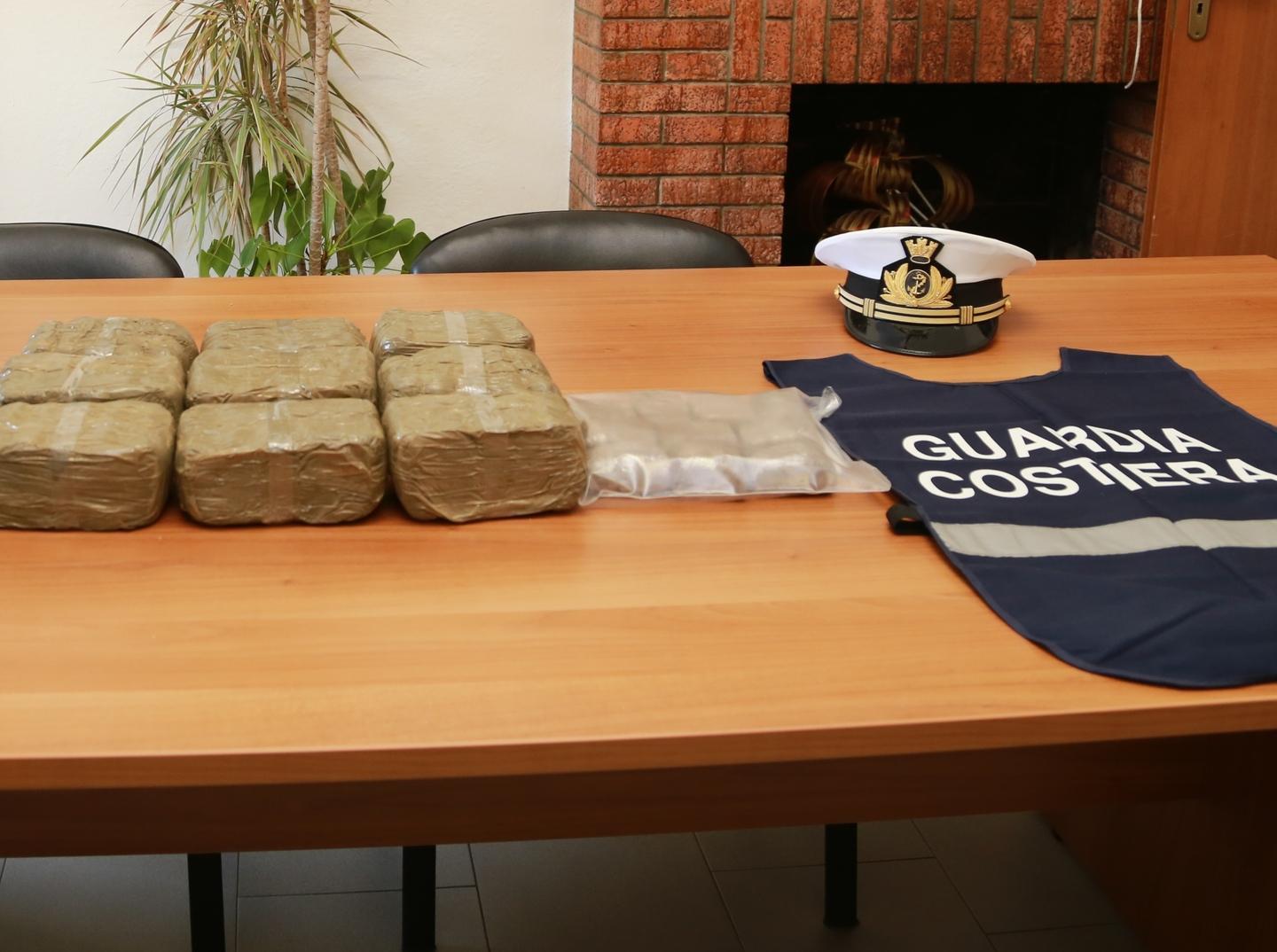 Droga in mare, proseguono le indagini 