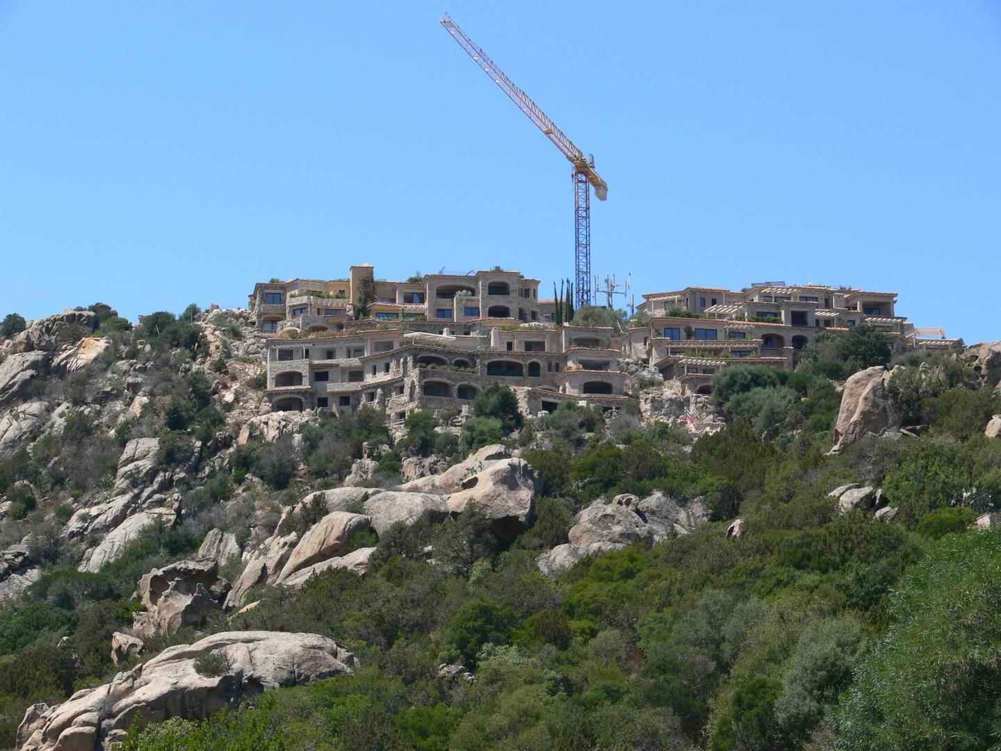 Il residence non era abusivo: assolti 
