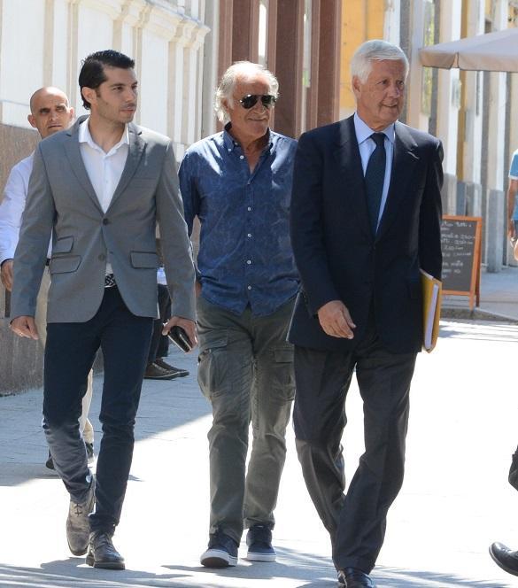 Efisio Balbina, Antonello Cuccureddu e l'avvocato Agostinangelo Marras (foto Chessa)