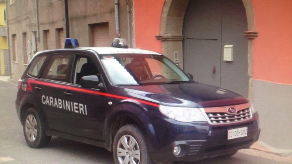 L'auto dei carabinieri di Donori