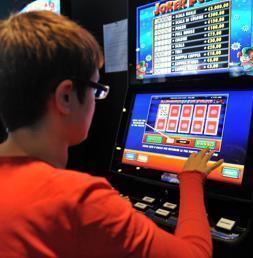 Slot e scommesse vietate vicino a scuole e chiese 
