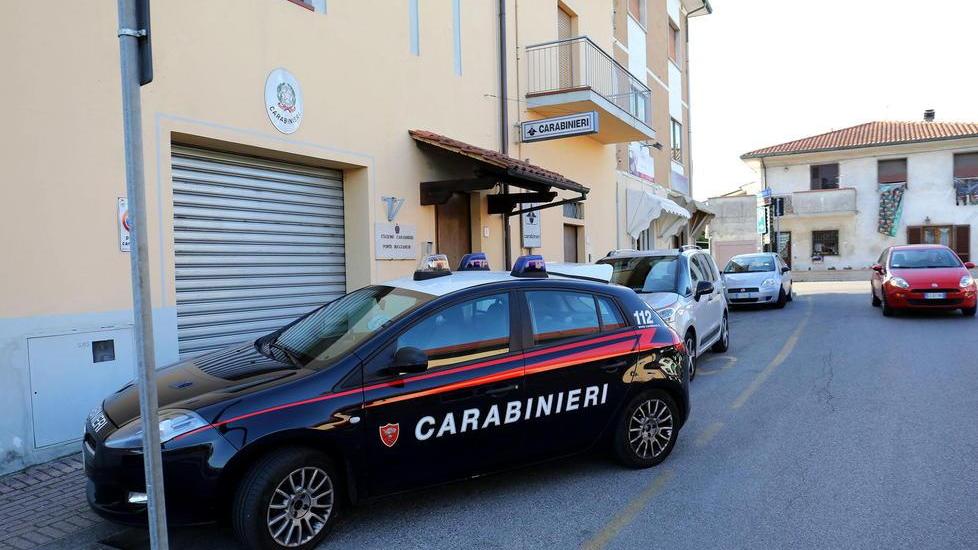 La caserma dei carabinieri di Ponte Buggianese dove il derubato ha sporto denuncia