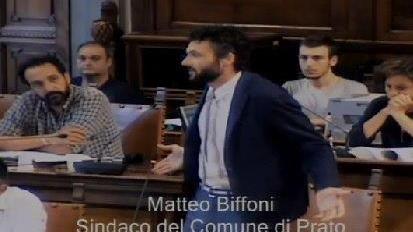 Il sindaco Biffoni durante la comunicazione in consiglio comunale