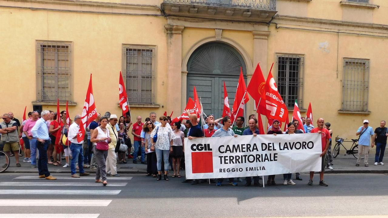 Voucher, nervi tesi a Reggio Emilia tra Cgil e Partito democratico