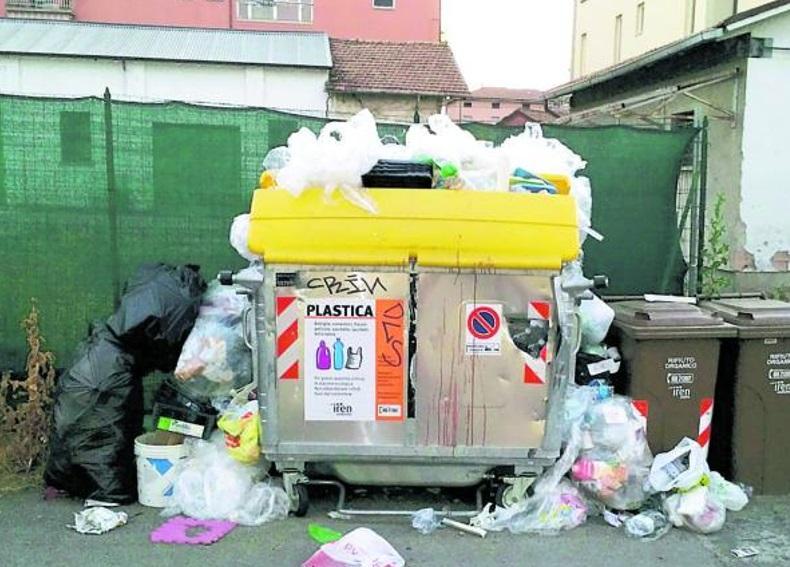 Rifiuti, la differenziata a Reggio Emilia non convince 