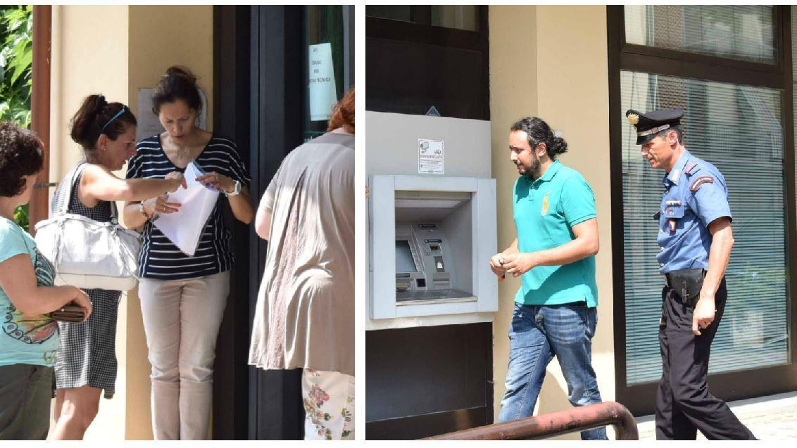 Dipendenti e clienti davanti alla banca e l'arrivo dei carabinieri (Foto Agenzia Carlo Sestini)