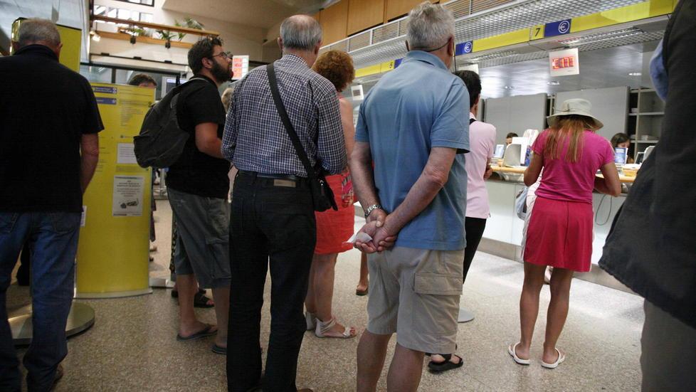 Caos alle Poste, scatta la rivolta: due ore di stop negli uffici  