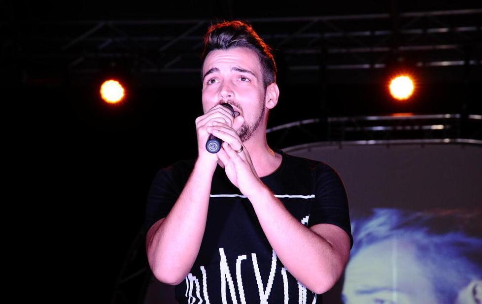 Valerio Scanu fa gli auguri a Montecatini  