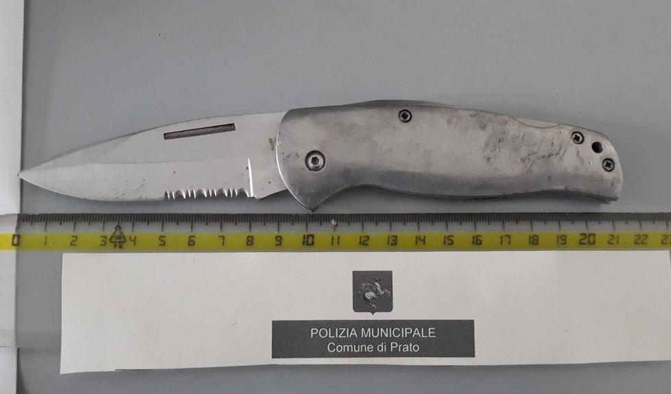 Schiamazzi alla Pietà, spunta un coltello